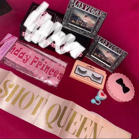 Daiso Accessories - Birthday Vegas Gift set 7pc